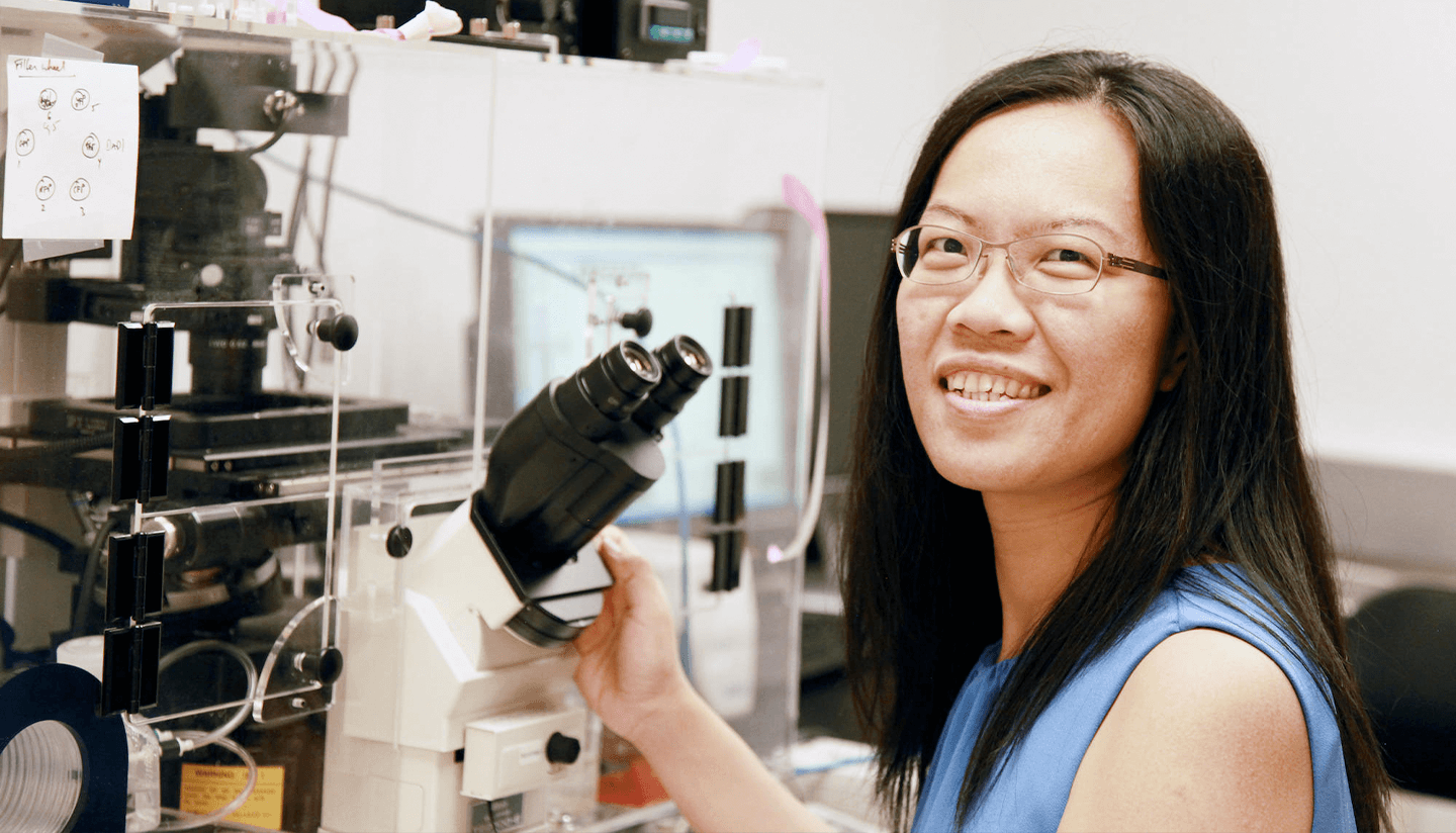 Photo of Ya-Chieh Hsu at a microscope